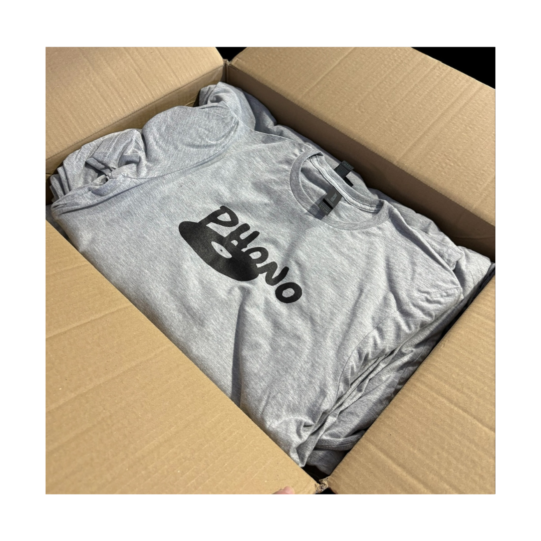 Phono‑T‑shirt‑2026-Og-Logo‑Gris
